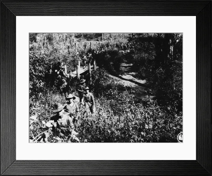 Framed Print : Men of the 36th Division advance on Mandalay during Second World War Framed Print : Men of the 36th Division advance on Mandalay during Second World War