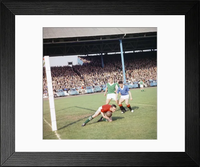 Framed Print : Rangers 5-0 Hibernian, Scottish League match action at Ibrox Stadium, Glasgow Framed Print : Rangers 5-0 Hibernian, Scottish League match action at Ibrox Stadium, Glasgow