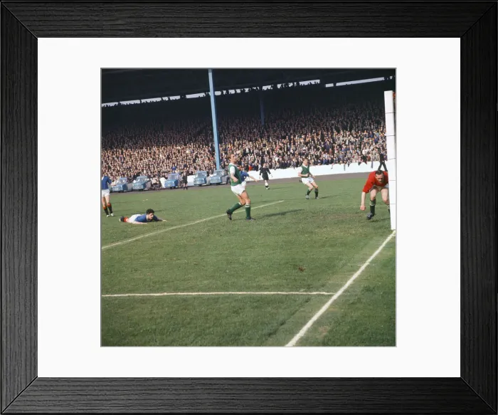 Framed Print : Rangers 5-0 Hibernian, Scottish League match action at Ibrox Stadium, Glasgow
