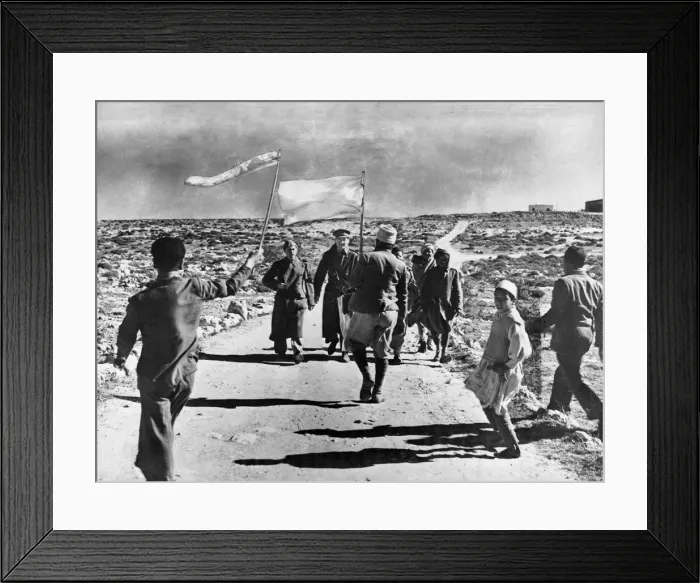 Framed Print : Italian forces surrender to the British Army in the Libyan desert. March 1941 Framed Print : Italian forces surrender to the British Army in the Libyan desert. March 1941