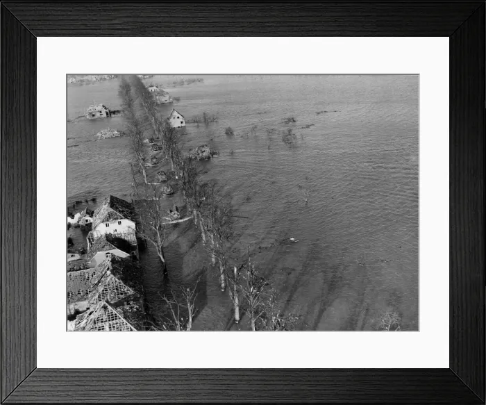 Framed Print : Nijmegen, Cleve Road under water. Before retreating across the Rhine Framed Print : Nijmegen, Cleve Road under water. Before retreating across the Rhine