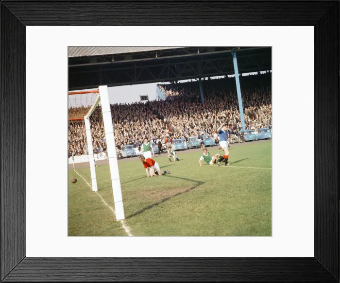 Framed Print : Rangers 5-0 Hibernian, Scottish League match action at Ibrox Stadium, Glasgow Framed Print : Rangers 5-0 Hibernian, Scottish League match action at Ibrox Stadium, Glasgow