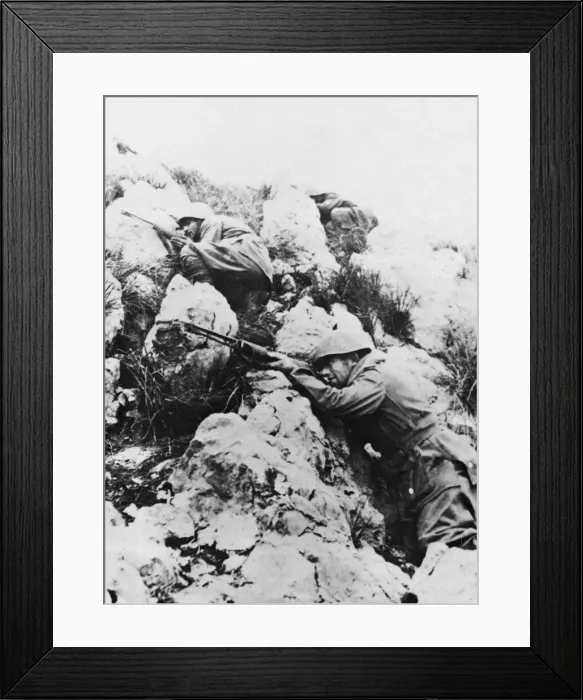 Framed Print : Italians in action with Allies on 5th army front among the rocks of Mt Framed Print : Italians in action with Allies on 5th army front among the rocks of Mt
