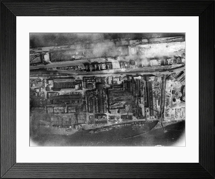 Framed Print : Great damage in the centre of Bremen where raging fires swept large areas following an Framed Print : Great damage in the centre of Bremen where raging fires swept large areas following an