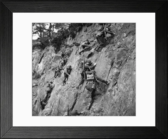 Framed Print : A new Highland Regiment has been formed in which young soldiers from all over Britain Framed Print : A new Highland Regiment has been formed in which young soldiers from all over Britain