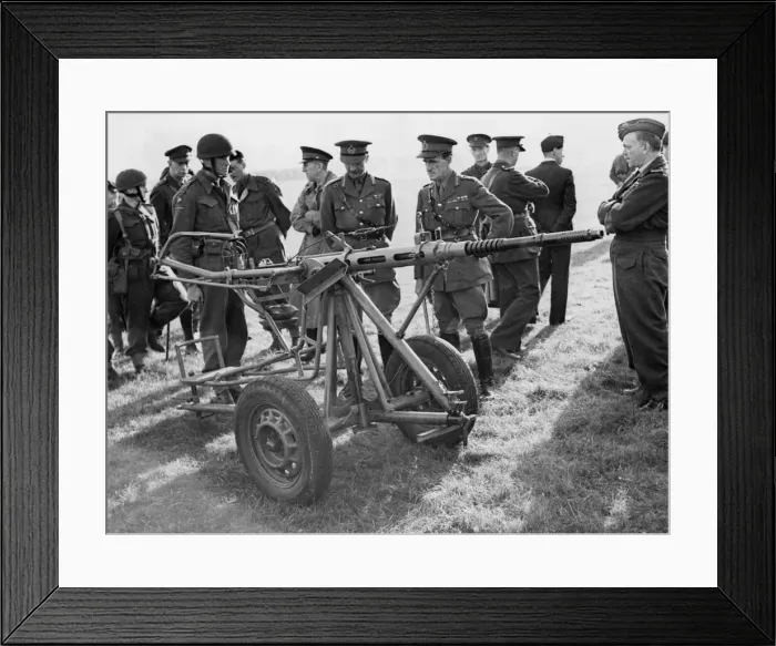 Framed Print : One of the first pictures of the 2o millimetre Hispano-Suiza ant-aircraft gun Framed Print : One of the first pictures of the 2o millimetre Hispano-Suiza ant-aircraft gun