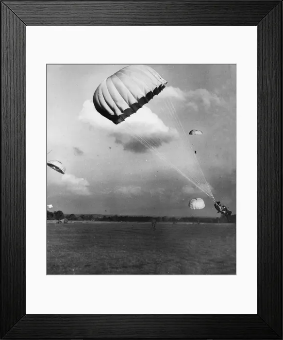 Framed Print : Paratroopers in training. Picture taken 24th October 1941 Framed Print : Paratroopers in training. Picture taken 24th October 1941