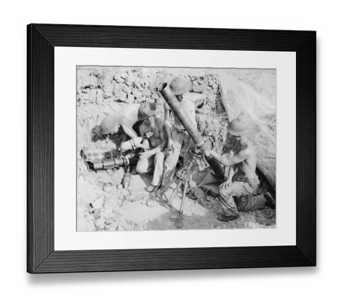 Framed Print : British Troops loading up mortar with bombs during Second World War in desert Framed Print : British Troops loading up mortar with bombs during Second World War in desert