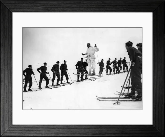Framed Print : Britain army Number 3 Commando troops training on ski in the snowy mountain ranges Framed Print : Britain army Number 3 Commando troops training on ski in the snowy mountain ranges