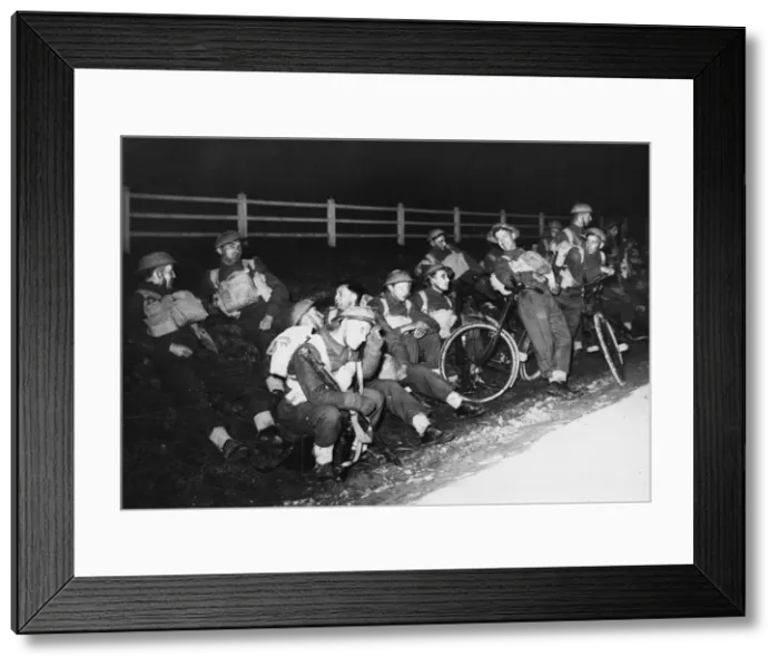 Framed Print : The Sherwood Foresters. Night manoeuvres and march during training in forward areas Framed Print : The Sherwood Foresters. Night manoeuvres and march during training in forward areas