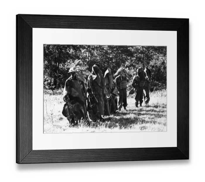 Framed Print : British Army in training in the countryside. Wearing camouflage Framed Print : British Army in training in the countryside. Wearing camouflage