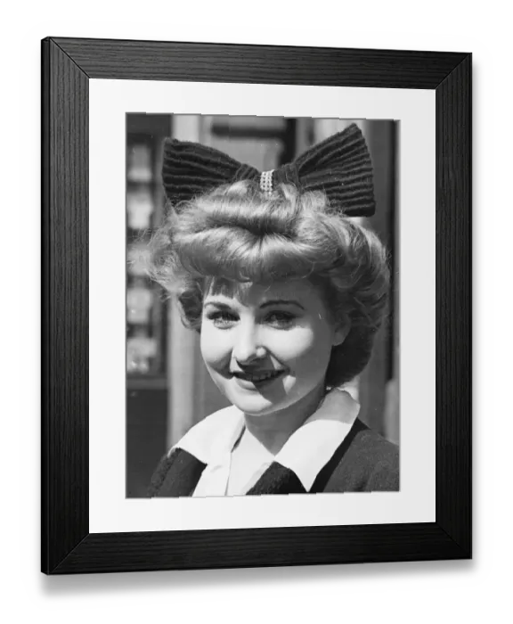 Framed Print : A lady pictured in Bond Street, London, W1. She wears a large bow in her hair