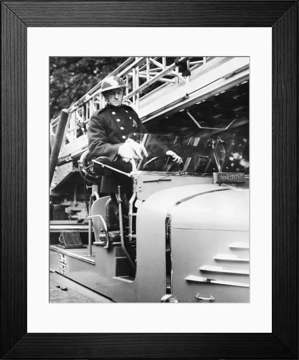 Framed Print : Civil Defence stand down in Hyde Park, London. Driver Teer