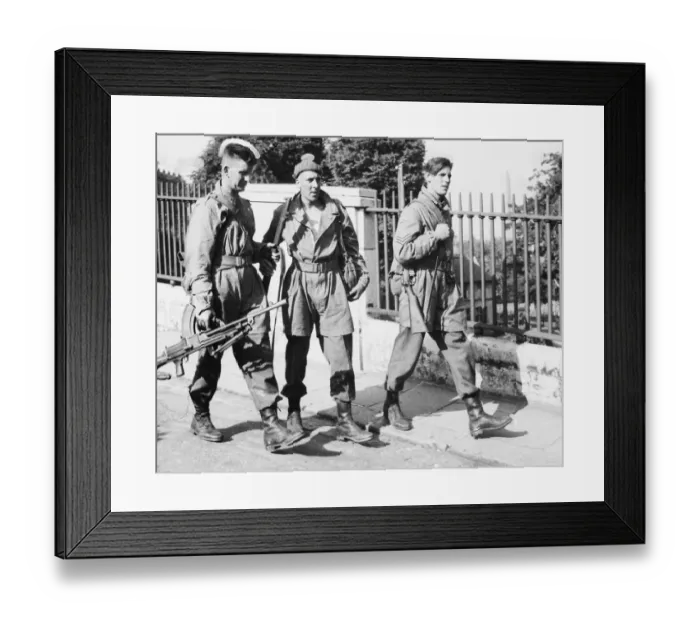 Framed Print : The World War II British airborne forces consisted of the Parachute Regiment Framed Print : The World War II British airborne forces consisted of the Parachute Regiment