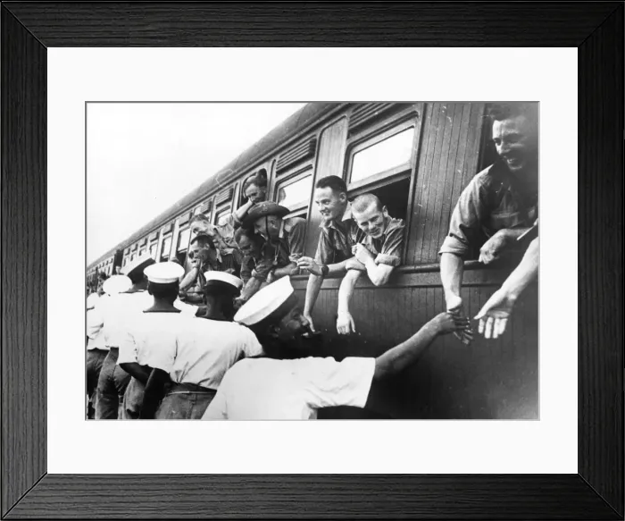 Framed Print : Troops of the Australian Imperial Force fraternise with the local Malaya Navy as they Framed Print : Troops of the Australian Imperial Force fraternise with the local Malaya Navy as they