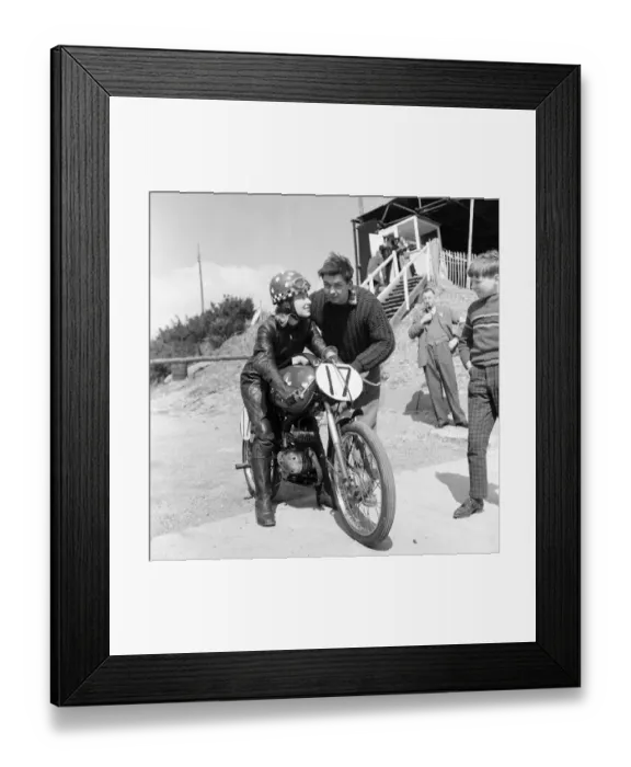 Framed Print : Fee £75 for online and £150 for print Beryl Swain