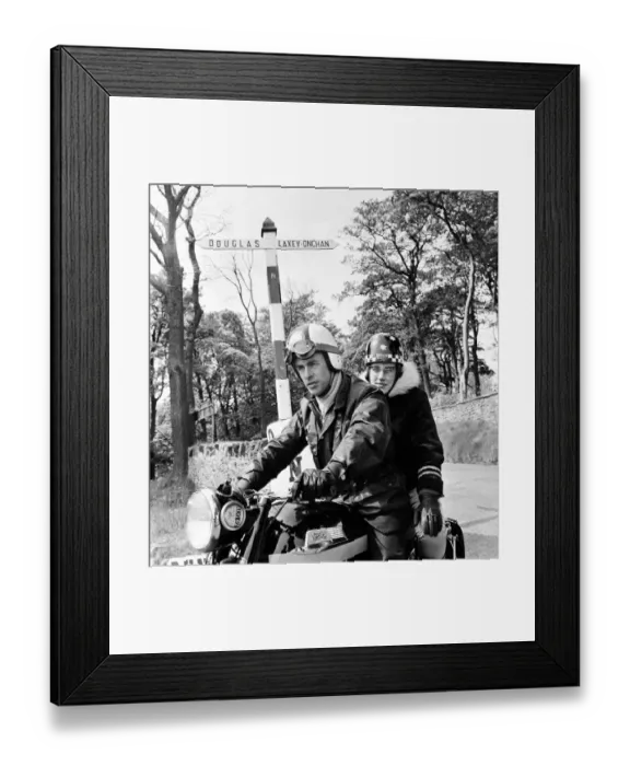 Framed Print : Fee £75 for online and £150 for print Beryl Swain