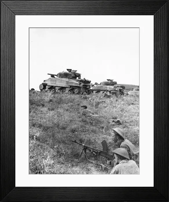 Framed Print : British troops from the 8th Army approach the Gothic Line before the breakthrough Framed Print : British troops from the 8th Army approach the Gothic Line before the breakthrough