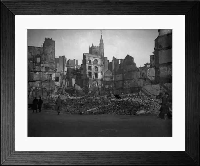 Framed Print : Air raid damage in Redcliff Street, Bristol following a Luftwaffe raid on the city Framed Print : Air raid damage in Redcliff Street, Bristol following a Luftwaffe raid on the city