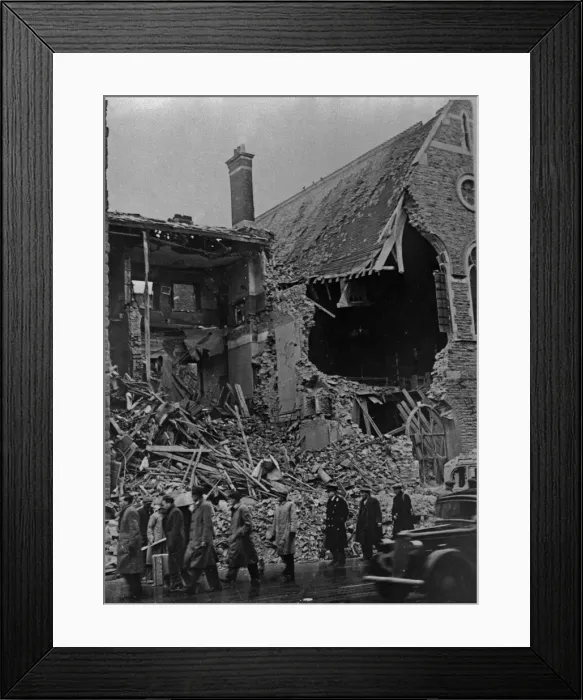 Framed Print : Workers on their way to work walk passed the Seamens Institute, Prince Street Framed Print : Workers on their way to work walk passed the Seamens Institute, Prince Street