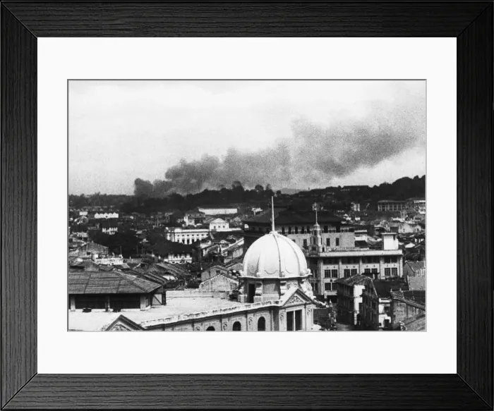 Framed Print : Singapore during a Japanese air raid during Second World War. 26th February 1942 Framed Print : Singapore during a Japanese air raid during Second World War. 26th February 1942