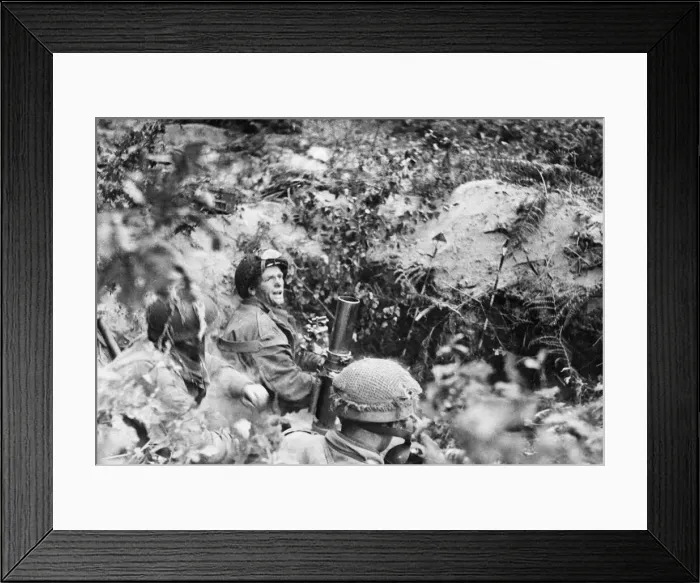 Framed Print : Paratroops in action with 3 inch mortars firing on enemy positions across the Rhine