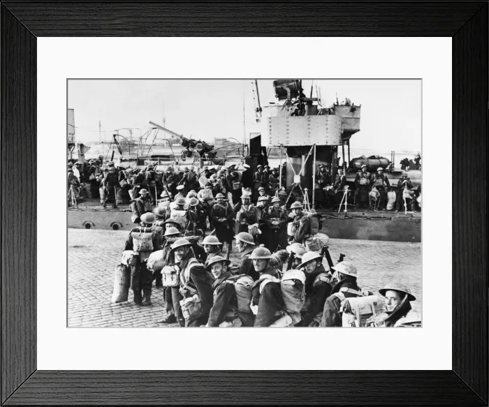 Framed Print : Troops embarking for the journey to Tobruk during Second World War Framed Print : Troops embarking for the journey to Tobruk during Second World War
