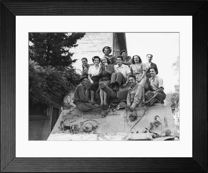 Framed Print : 8th Armys entry into Florence. (Picture) scene of enthusiasm as South Africans Framed Print : 8th Armys entry into Florence. (Picture) scene of enthusiasm as South Africans
