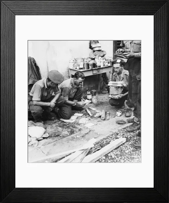 Framed Print : British 8th Army had just crossed the River Arno into Florence Framed Print : British 8th Army had just crossed the River Arno into Florence