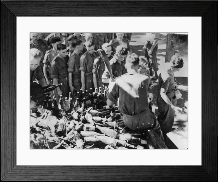 Framed Print : British troops at a forward position in the Burmese jungle Framed Print : British troops at a forward position in the Burmese jungle