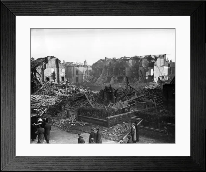 Framed Print : Air raid in Liverpool. Circa 1941 Framed Print : Air raid in Liverpool. Circa 1941