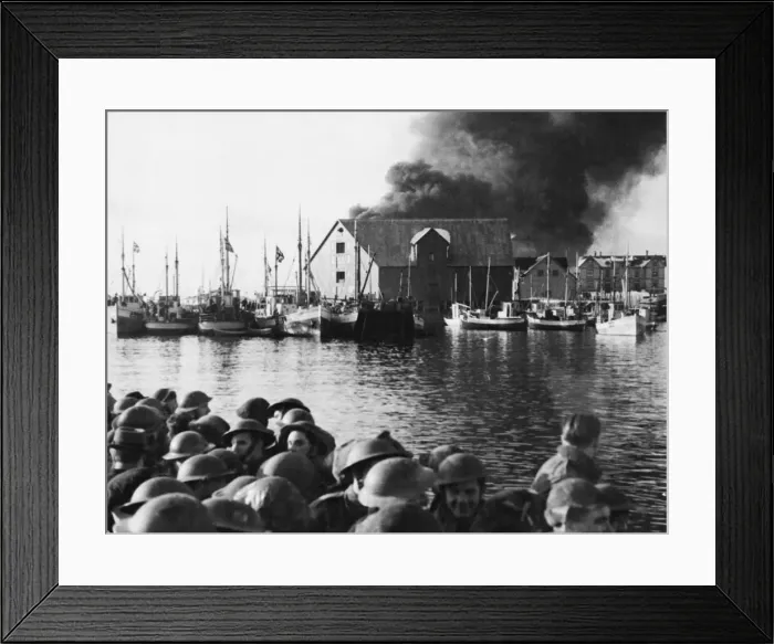 Framed Print : Commandos sail for home as a Stamsund objective burns. Circa 1940s