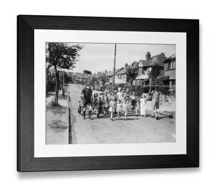 Framed Print : A VE Day fancy dress parade in a Birmingham suburb 1945