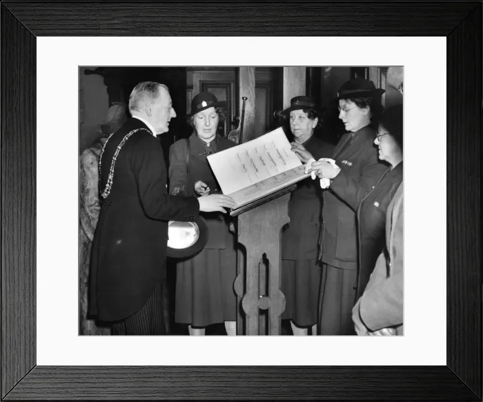 Framed Print : Picture shows the Womens Voluntary Service (WVS) roll of honour list at St Annes Framed Print : Picture shows the Womens Voluntary Service (WVS) roll of honour list at St Annes
