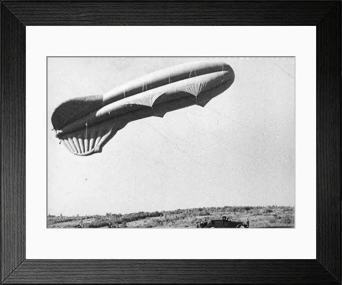 Framed Print : An observation balloon Picture taken 6th October 1939 Framed Print : An observation balloon Picture taken 6th October 1939