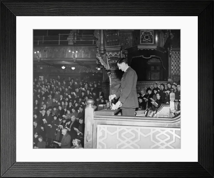 Framed Print : Padre Dunning of the RAF, talks during a service at The Tower Circus in Blackpool Framed Print : Padre Dunning of the RAF, talks during a service at The Tower Circus in Blackpool