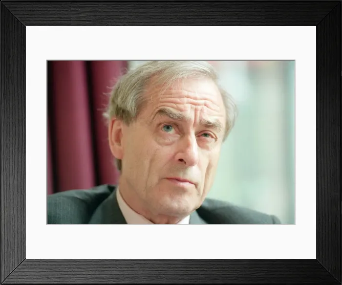 Framed Print : Journalist and writer, Harold Evans. Fleet Street legend Sir Harold Evans whose career Framed Print : Journalist and writer, Harold Evans. Fleet Street legend Sir Harold Evans whose career
