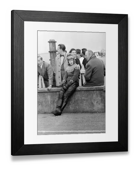 Framed Print : Beryl Swain, motorcycle road racer and the first woman to compete solo in a TT road race
