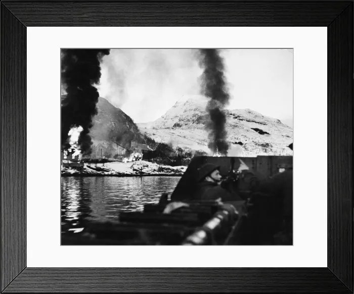 Framed Print : British reinforcements approaching Vaagso under fire, as part of a successful raid Framed Print : British reinforcements approaching Vaagso under fire, as part of a successful raid