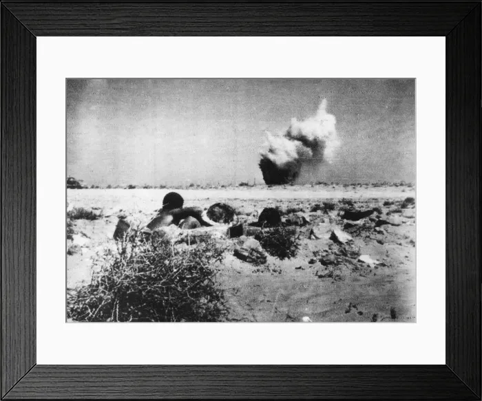 Framed Print : Australian troops dig in to foxholes around El Alamein. 17th July 1942 Framed Print : Australian troops dig in to foxholes around El Alamein. 17th July 1942