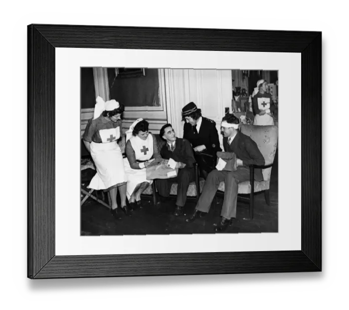 Framed Print : Soldiers in Hospital Blue, presented with prizes at the Red Cross