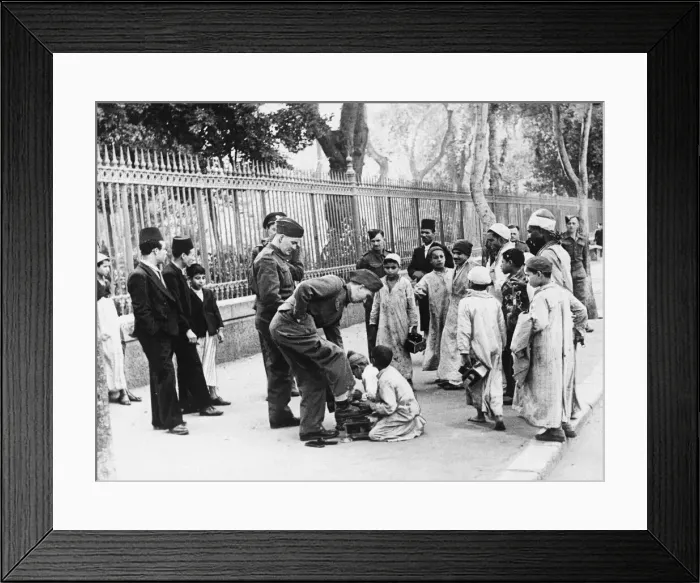 Framed Print : British troops spend time with civilians in Central Cairo. 8th March 1942 Framed Print : British troops spend time with civilians in Central Cairo. 8th March 1942