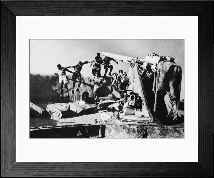 Framed Print : A heavy a battery manned by Indian troops in Singapore Framed Print : A heavy a battery manned by Indian troops in Singapore