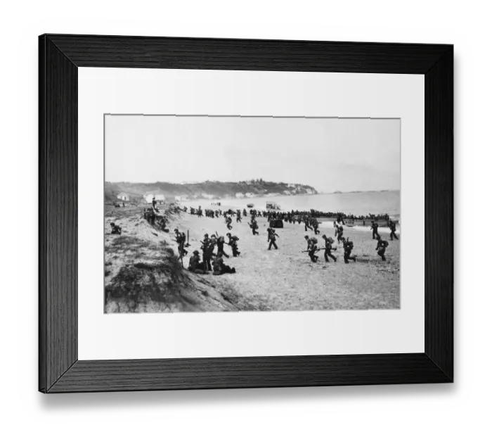 Framed Print : American troops of the 34th Infantry Division landing on the beaches at Surcouf Framed Print : American troops of the 34th Infantry Division landing on the beaches at Surcouf