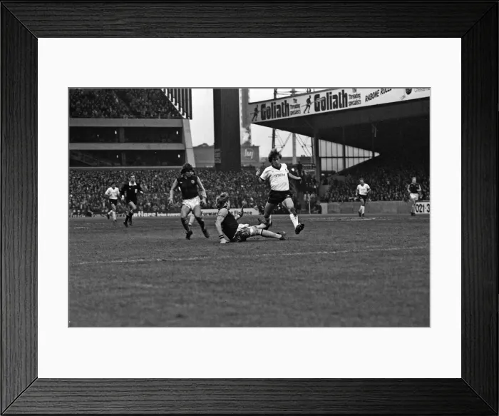 Framed Print : Aston Villa 1-3 Liverpool, Division One match held at Villa Park. 8th December 1979 Framed Print : Aston Villa 1-3 Liverpool, Division One match held at Villa Park. 8th December 1979
