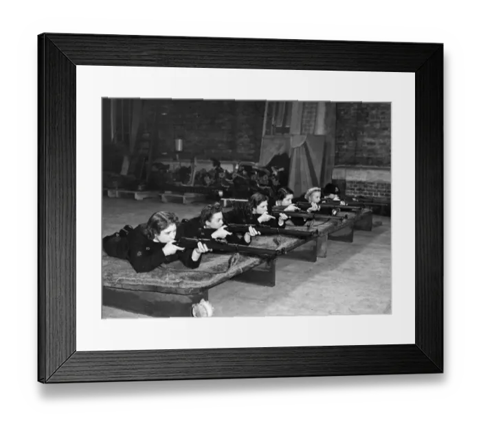 Framed Print : Women Royal Navy Service training at the rifle range during the Second World War Framed Print : Women Royal Navy Service training at the rifle range during the Second World War