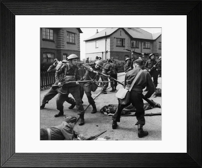 Framed Print : A very interesting exercise, involving some three to four hundred Home Guards Framed Print : A very interesting exercise, involving some three to four hundred Home Guards