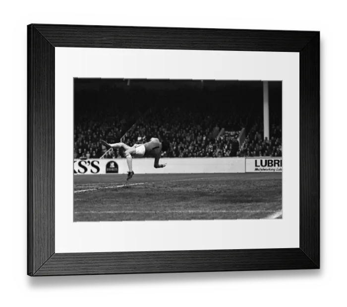 Framed Print : Aston Villa 1-3 Liverpool, Division One match held at Villa Park. 8th December 1979