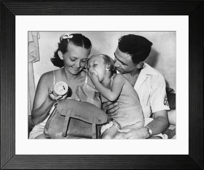 Framed Print : Returning to Hong Kong, scene of his marriage, with the British Liberation force Framed Print : Returning to Hong Kong, scene of his marriage, with the British Liberation force