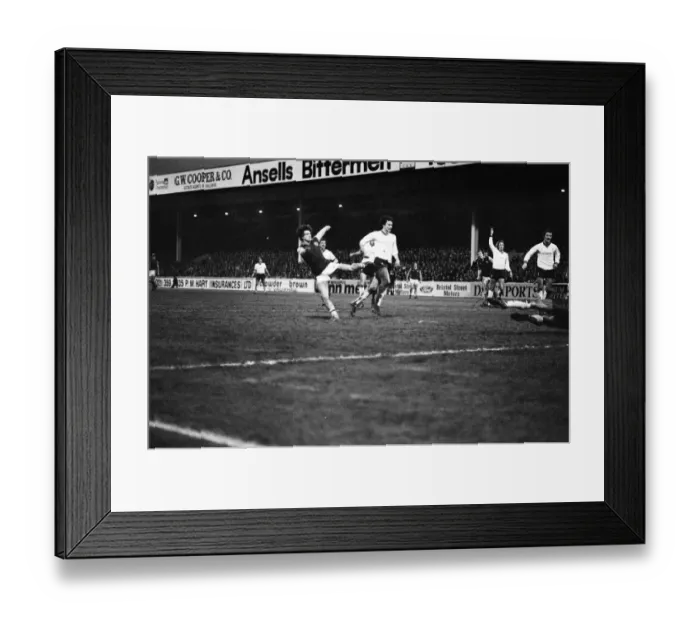 Framed Print : Aston Villa 1-3 Liverpool, Division One match held at Villa Park. 8th December 1979 Framed Print : Aston Villa 1-3 Liverpool, Division One match held at Villa Park. 8th December 1979
